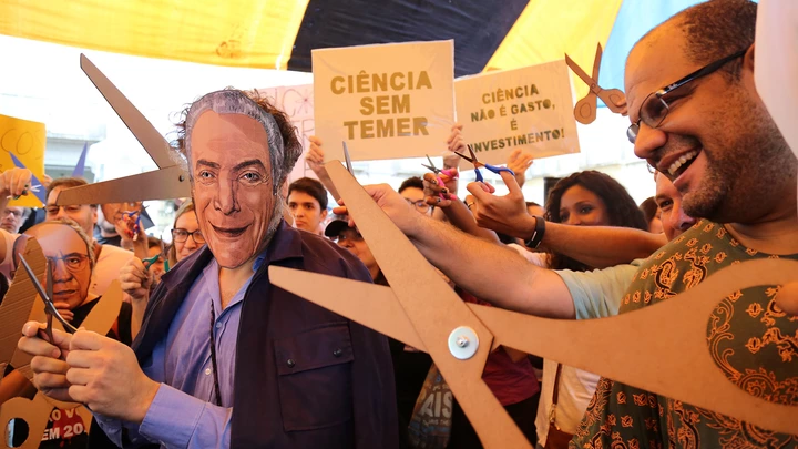 "Mais armas, menos pesquisas" — a profecia de Alexandre de Moraes está se cumprindo "Mais armas, menos pesquisas" — a profecia de Alexandre de Moraes está se cumprindo