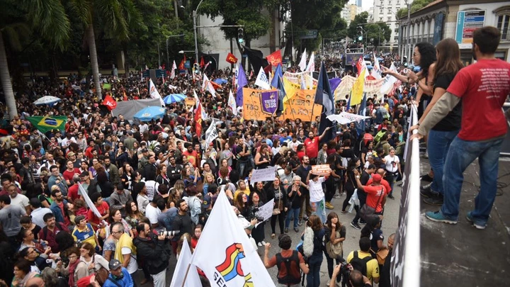 Greve nacional impulsionada pela conhecida dinâmica global de corrupção e impunidade da elite Greve nacional impulsionada pela conhecida dinâmica global de corrupção e impunidade da elite