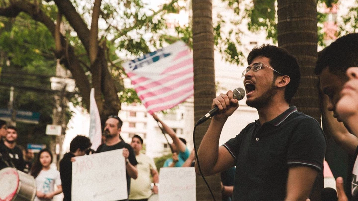 "Forjados na guerra", jovens do MBL questionam a livre iniciativa do Facebook e partem pro confronto "Forjados na guerra", jovens do MBL questionam a livre iniciativa do Facebook e partem pro confronto