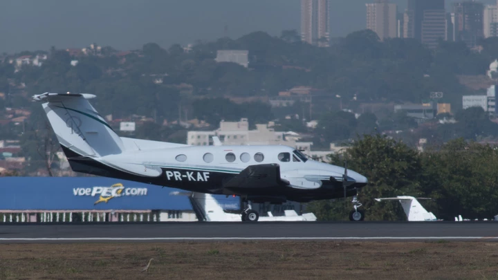 Avião da empresa Globo Aviação pousa no aeroporto em Goiânia. Avião da empresa Globo Aviação pousa no aeroporto em Goiânia.