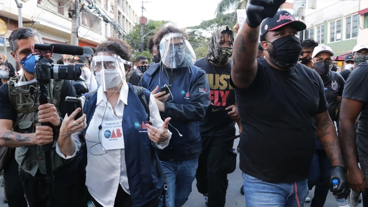 'É pedra contra bomba’: a missão de um observador da OAB-SP para evitar que a PM atropele manifestantes 'É pedra contra bomba’: a missão de um observador da OAB-SP para evitar que a PM atropele manifestantes