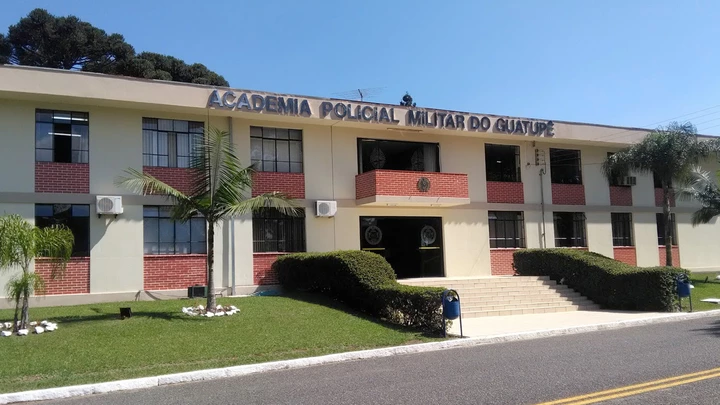 PM esconde surto de covid-19 em academia militar e mantém alunos aglomerados no Paraná