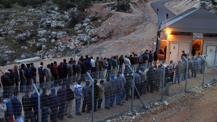 NI'ILIN, WEST BANK - JANUARY 03:  Palestinian labourers line up to cross an Israeli checkpoint as they return to their homes after a day's work in the Jewish state on January 3, 2010 near the village of Ni'ilin in the West Bank. Palestinians complain that the thousands of workers who have been granted coveted Israeli work permits find themselves waiting for hours without shelter and in all kinds of weather to cross the military checkpoints, leaving home hours before sunrise and returning late in the evening because of delays at the crossings.  (Photo by David Silverman/Getty Images) NI'ILIN, WEST BANK - JANUARY 03:  Palestinian labourers line up to cross an Israeli checkpoint as they return to their homes after a day's work in the Jewish state on January 3, 2010 near the village of Ni'ilin in the West Bank. Palestinians complain that the thousands of workers who have been granted coveted Israeli work permits find themselves waiting for hours without shelter and in all kinds of weather to cross the military checkpoints, leaving home hours before sunrise and returning late in the evening because of delays at the crossings.  (Photo by David Silverman/Getty Images)