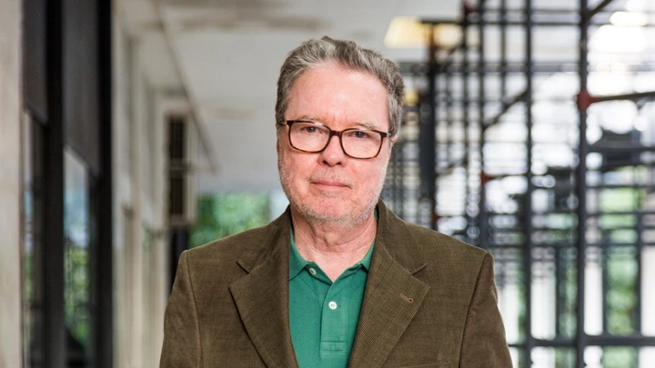 Martins Filho refutou a ideia de que havia apenas dois grupos que explicavam o regime militar — o moderado, dos castelistas, e o linha-dura. Na sua tese, adotada até hoje por outros estudiosos, mostrou como as divisões internas nas casernas eram numerosas e complexas. Martins Filho refutou a ideia de que havia apenas dois grupos que explicavam o regime militar — o moderado, dos castelistas, e o linha-dura. Na sua tese, adotada até hoje por outros estudiosos, mostrou como as divisões internas nas casernas eram numerosas e complexas.