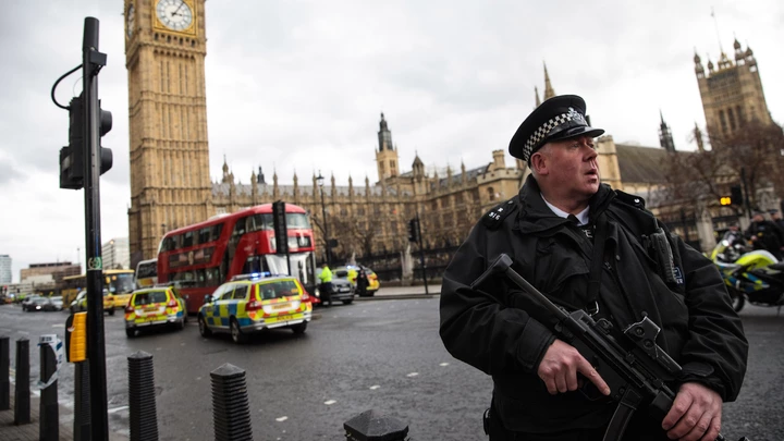 LONDON, ENGLAND - MARCH 22: An armed police officer stands guard near Westminster Bridge and the Houses of Parliament on March 22, 2017 in London, England. A police officer has been stabbed near to the British Parliament and the alleged assailant shot by armed police. Scotland Yard report they have been called to an incident on Westminster Bridge where several people have been injured by a car. (Photo by Jack Taylor/Getty Images) LONDON, ENGLAND - MARCH 22: An armed police officer stands guard near Westminster Bridge and the Houses of Parliament on March 22, 2017 in London, England. A police officer has been stabbed near to the British Parliament and the alleged assailant shot by armed police. Scotland Yard report they have been called to an incident on Westminster Bridge where several people have been injured by a car. (Photo by Jack Taylor/Getty Images)