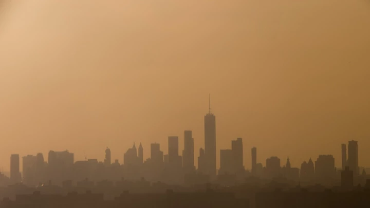 O horizonte de Manhattan ao pôr-do-sol em 23 de maio de 2018, em Nova York. O horizonte de Manhattan ao pôr-do-sol em 23 de maio de 2018, em Nova York.