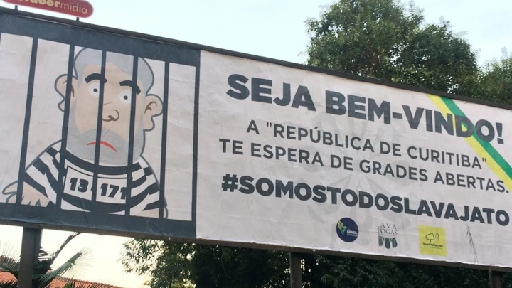 VÍDEO: Teco-teco vai sobrevoar Porto Alegre com gravação que pede prisão de Lula