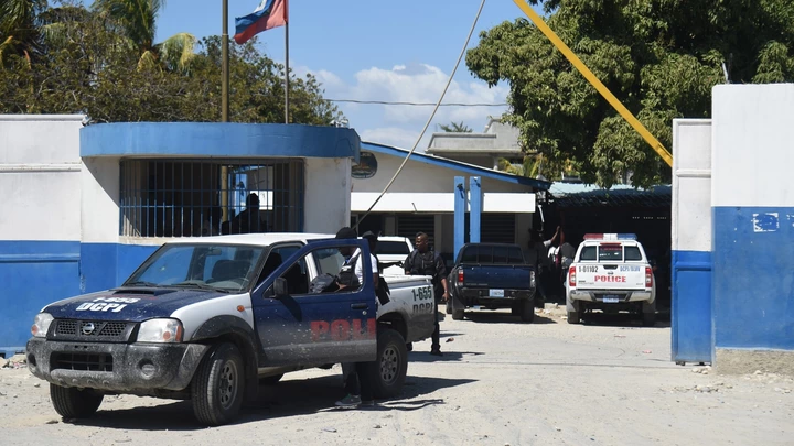 A Direção Central da Polícia Judiciária em Porto Príncipe, onde mercenários americanos foram detidos no dia 17 de fevereiro. A Direção Central da Polícia Judiciária em Porto Príncipe, onde mercenários americanos foram detidos no dia 17 de fevereiro.