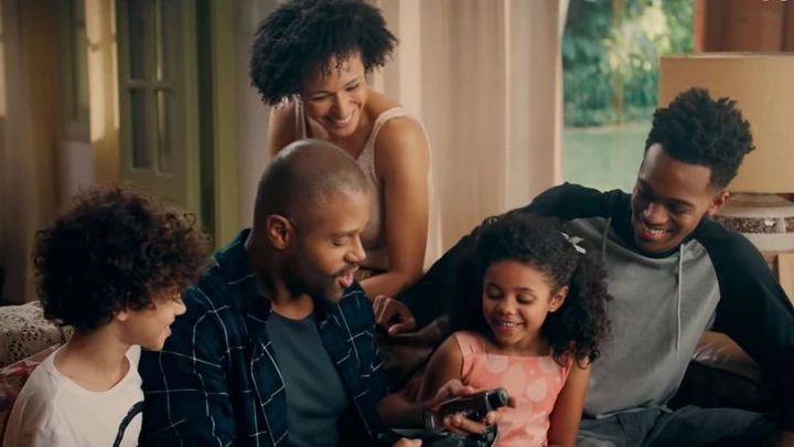 No país onde negros são minoria nas telas, anúncio d’O Boticário faz explodir racismo nas redes No país onde negros são minoria nas telas, anúncio d’O Boticário faz explodir racismo nas redes