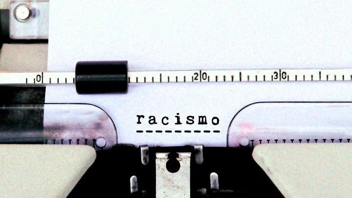 Folha lucra com debate falso sobre 'racismo reverso' em ano de revisão da lei de cotas Folha lucra com debate falso sobre 'racismo reverso' em ano de revisão da lei de cotas