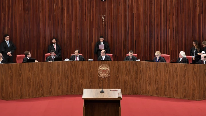 Entrevista: ‘Juízes são a elite dentro de elite da burocracia estatal’, diz professor de Direito Entrevista: ‘Juízes são a elite dentro de elite da burocracia estatal’, diz professor de Direito