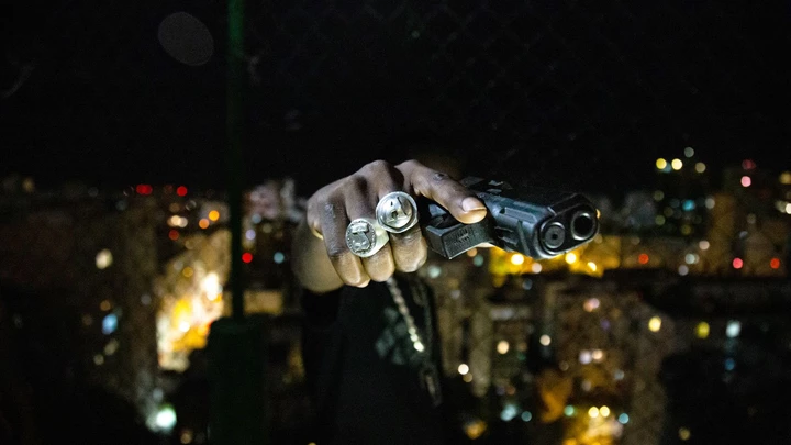 O perfil das armas usadas pelo tráfico no Rio mudou: elas estão mais modernas e com maior potencial ofensivo. O perfil das armas usadas pelo tráfico no Rio mudou: elas estão mais modernas e com maior potencial ofensivo.