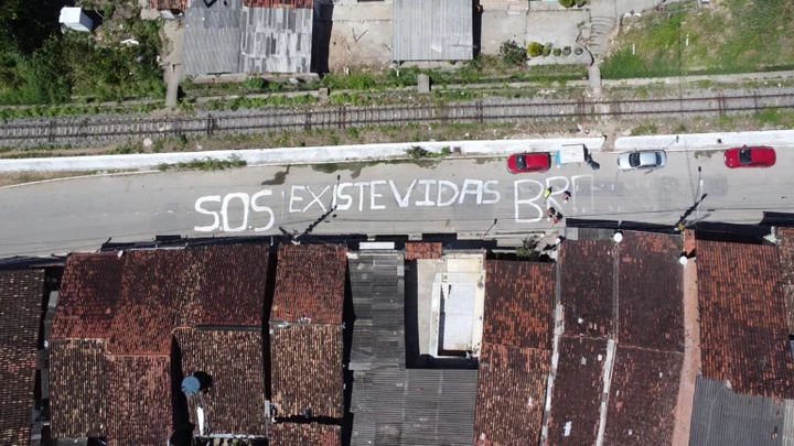 Moradores do Flexal reclamam de abandono após destruição do bairro pela extração de sal-gema pela Braskem.





