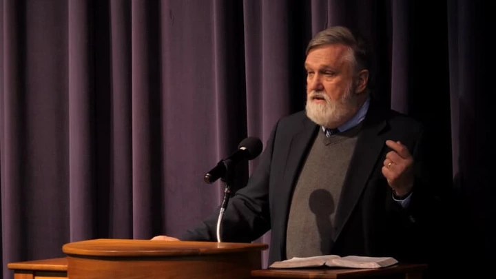 O pastor evangélico Douglas Wilson, da congregação americana Igreja de Cristo, é um dos expoentes mais recentes de uma lista de pastores que usam a Bíblia para defender o direito de cristãos escravizarem os negros. O pastor evangélico Douglas Wilson, da congregação americana Igreja de Cristo, é um dos expoentes mais recentes de uma lista de pastores que usam a Bíblia para defender o direito de cristãos escravizarem os negros.