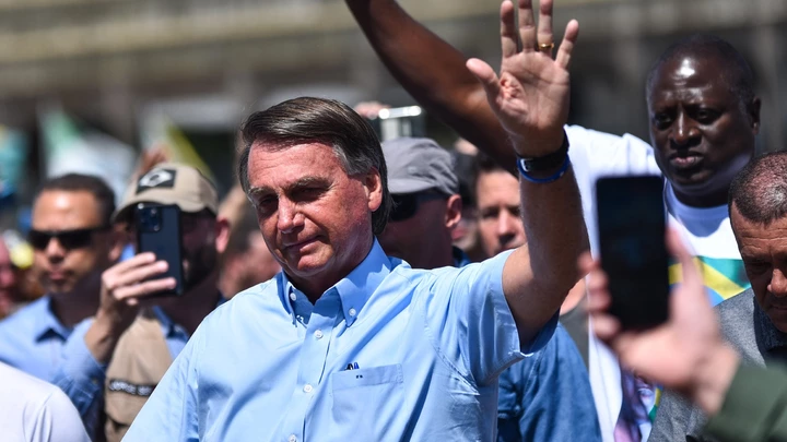Bolsonaro tenta última cartada em manifestação, mas pode sair de lá preso em flagrante Bolsonaro tenta última cartada em manifestação, mas pode sair de lá preso em flagrante