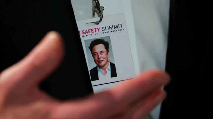 Elon Musk lucra com a vigilância estatal que diz combater
