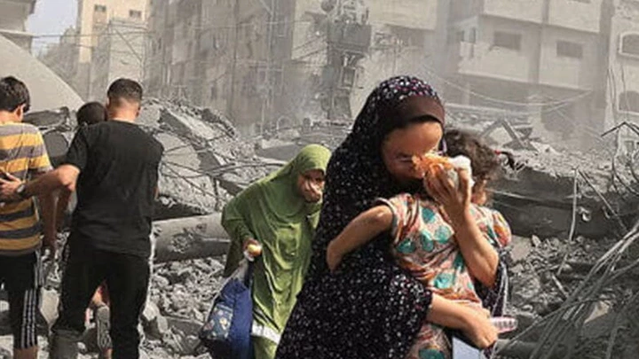 Ataques de Israel no Líbano e em Gaza deixam rastro de destruição. Ataques de Israel no Líbano e em Gaza deixam rastro de destruição.