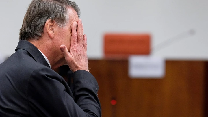 Réu por tentativa de golpe, Jair Bolsonaro reage durante interrogatório no STF (Foto: Diego Herculano/Reuters/Folhapress) Réu por tentativa de golpe, Jair Bolsonaro reage durante interrogatório no STF (Foto: Diego Herculano/Reuters/Folhapress)