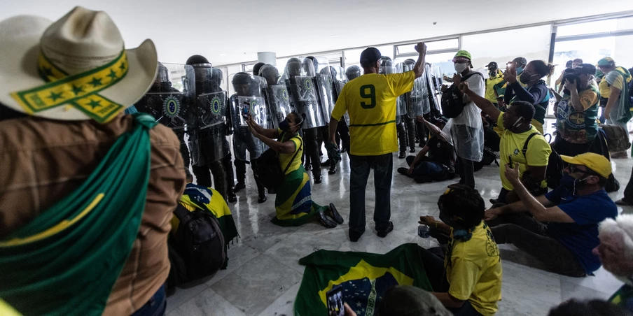 ***ARQUIVO***BRASÍLIA, DF, 08.01.2023 - Golpistas invadem o salão principal do Palácio do Planalto, em Brasília, e confrontam tropa de choque. (Foto: Gabriela Biló/Folhapress)