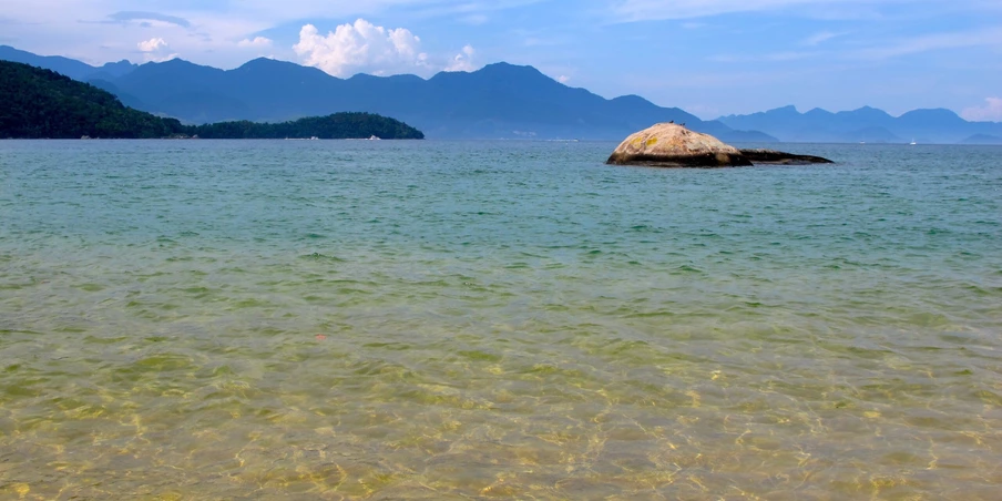 Angra dos Reis, no Rio de Janeiro, é um dos alvos do plano de Bolsonaro para transformar patrimônios naturais em empreendimentos privados para o turismo. Angra dos Reis, no Rio de Janeiro, é um dos alvos do plano de Bolsonaro para transformar patrimônios naturais em empreendimentos privados para o turismo.
