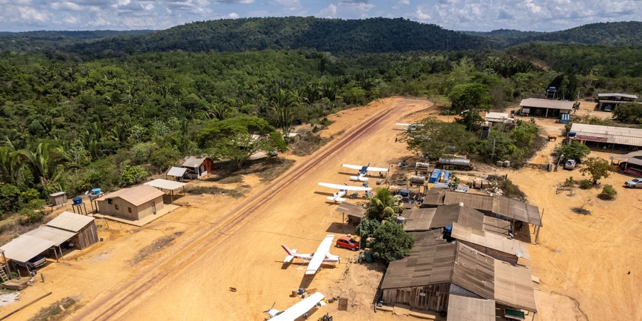 Amazônia tem 362 pistas de pouso clandestinas perto de áreas devastadas pelo garimpo Amazônia tem 362 pistas de pouso clandestinas perto de áreas devastadas pelo garimpo