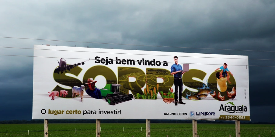 Em todos os níveis, o agronegócio na região é amplamente promovido por governos e indústria como sinônimo de “modernidade” e “desenvolvimento”. Em todos os níveis, o agronegócio na região é amplamente promovido por governos e indústria como sinônimo de “modernidade” e “desenvolvimento”.