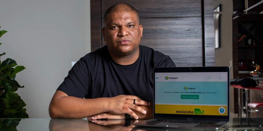 Fundador da Tilix, Fábio Souza Lima chegou a ser cobrador de van antes de assinar contrato milionário com gigante dos pagamentos – até perder tudo e ser preso. Fundador da Tilix, Fábio Souza Lima chegou a ser cobrador de van antes de assinar contrato milionário com gigante dos pagamentos – até perder tudo e ser preso.