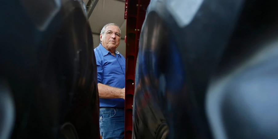 PC Quartiero já entrou em guerra contra indígenas, planta arroz em área disputada, deve milhões em multas ambientais, foi prefeito, deputado e vice-governador e antecipou o Brasil de 2020. ‘Acho que ele copiou as minhas ideias’. PC Quartiero já entrou em guerra contra indígenas, planta arroz em área disputada, deve milhões em multas ambientais, foi prefeito, deputado e vice-governador e antecipou o Brasil de 2020. ‘Acho que ele copiou as minhas ideias’.