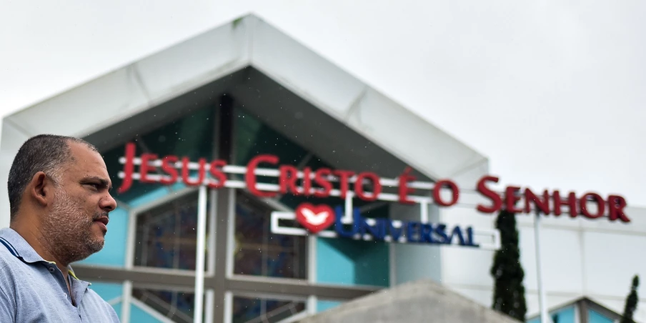 Pastor em Teresina, no Piauí, Silva afirma que foi chamado pelo bispo para dar explicações por que não emagrecia. Pastor em Teresina, no Piauí, Silva afirma que foi chamado pelo bispo para dar explicações por que não emagrecia.