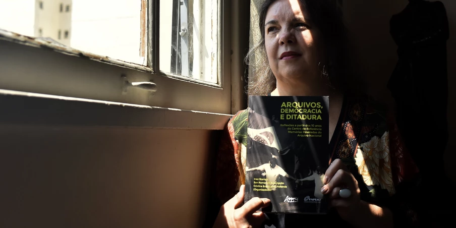 Inez Stampa, chefe de projeto da ditadura militar no Arquivo Nacional. Inez Stampa, chefe de projeto da ditadura militar no Arquivo Nacional.