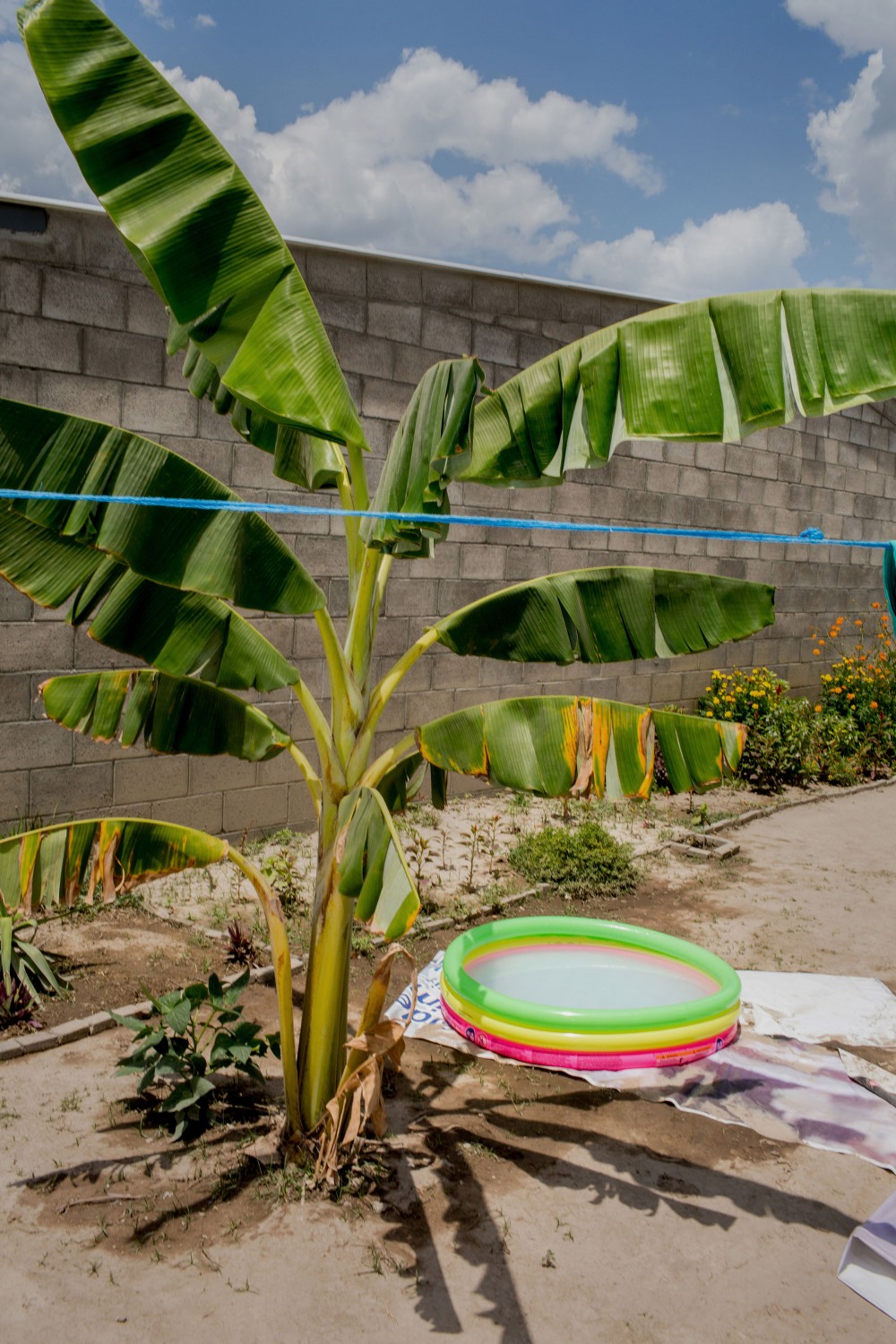 April 2017, El Salvador, San Salvador. A baby pool in the heat of the day in Tonacatapeque San Salvador. (Natalie Keyssar)